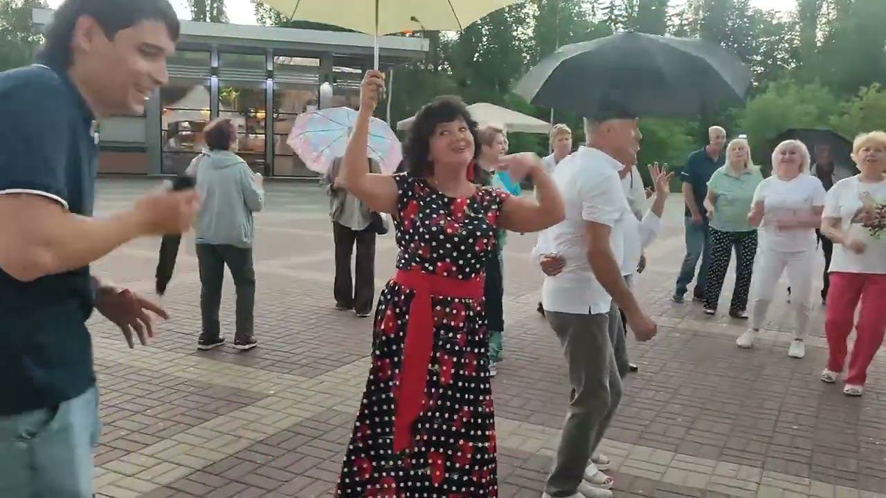 Речка-реченька - Вячеслав Чен. Танцуем в парке Победы в Белгороде смотреть онлайн