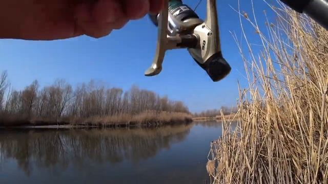 Ловля КАРАСЯ ранней ВЕСНОЙ на КОРМАЧКИ смотреть онлайн