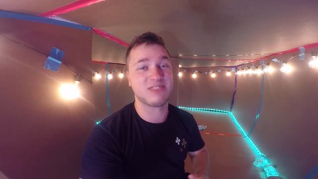 BOX FORT SPACE STATION!! 📦🚀 SPACE WALK, CRYO POD & MORE! смотреть онлайн