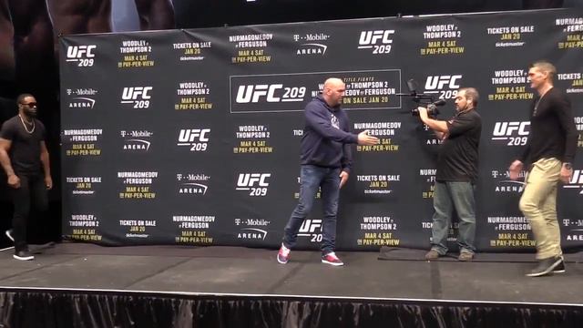 Нурмагомедов vs Фергюсон Дуэль Взглядов UFC 209 Хабиб чуть не вломил Тони за его клоунаду смотреть онлайн