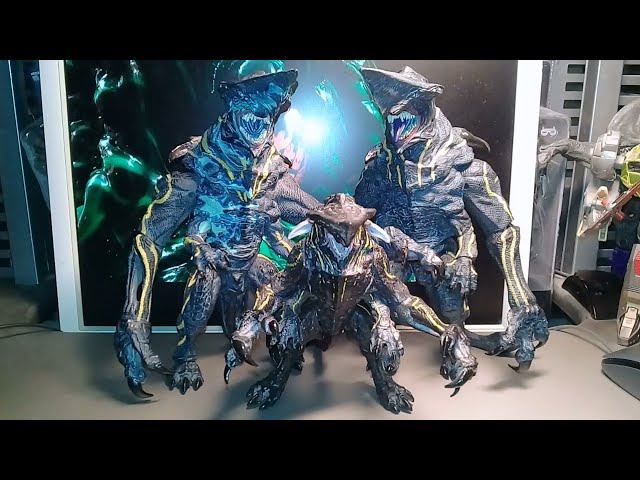 Neca Knifehead: Series 1 vs Series 3 vs Deluxe Toys 'R' Us excl. versions Kaiju from Pacific Rim смотреть онлайн