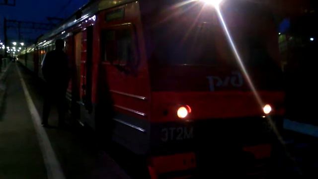 ЭТ2М приезжает на ст.Тосно смотреть онлайн