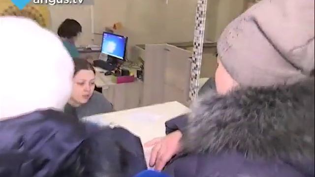 Потомки победителей в Улан-Удэ штурмуют поликлинику, чтобы получить заветный талончик к врачу. смотреть онлайн