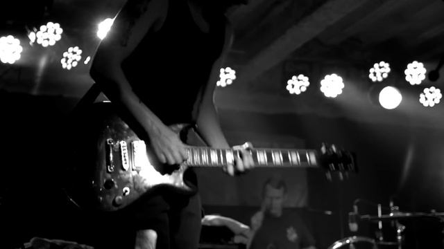 Ibanez AX Series Electric Guitar featuring Eat Defeat смотреть онлайн