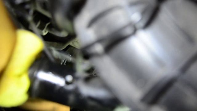 Снятие генератора на Киа Соренто II. (Removing the generator on the Kia Sorento II.) смотреть онлайн