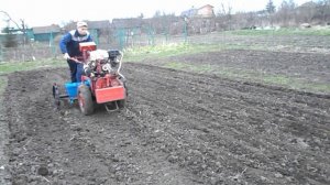 посев  моей доработанной сеялкой СМ-6 ПАХАРЬ