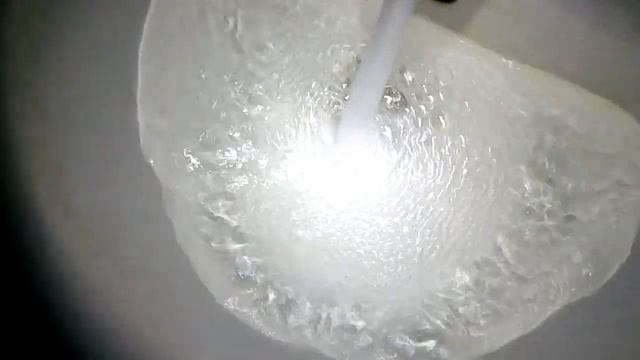 Вода, шум, напор, подсветка. смотреть онлайн