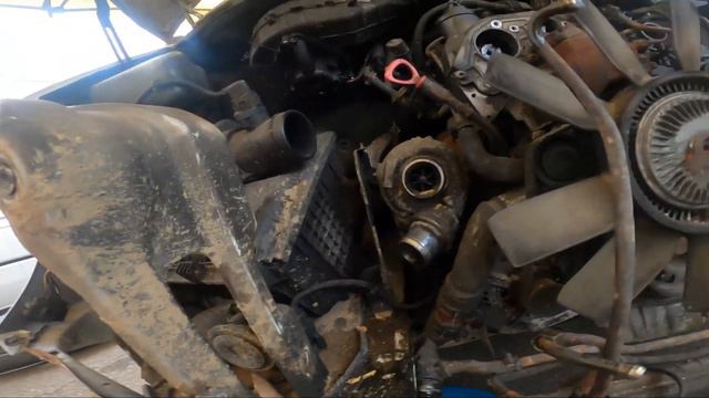 T1N OM612 Vs OM647, Step 1: Remove Engines!
