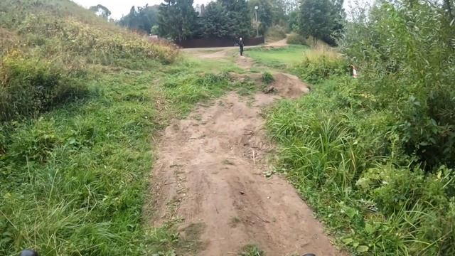 ЛужаМен. Видео с трассы. В воде по пояс с велосипедом. Кросс-кантри триатлон спринт по бездорожью. смотреть онлайн