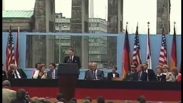 President Ronald Reagan "Tear Down This Wall" Speech at Berlin Wall смотреть онлайн