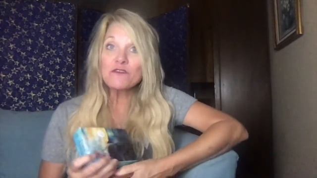 How To Choose The Right Tarot or Oracle Deck for YOU | 5 essential steps смотреть онлайн