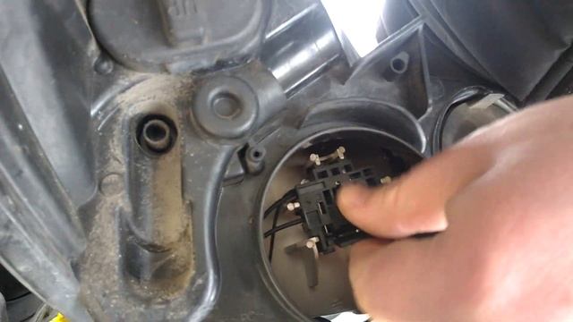 Ford Focus MK3 tompított fényszóró izzó csere смотреть онлайн