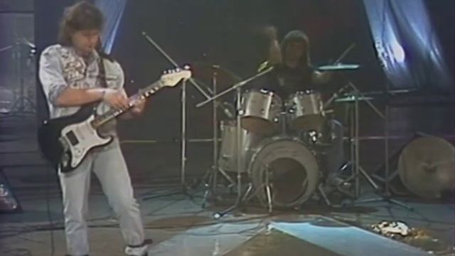 Виктор Зинчук и группа Хорус - Прелюдия До - минор (И. С. Бах) смотреть онлайн