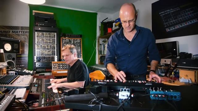 Synth Dreamscape | Roland JD-Xi, Radikal Technologies Spectralis 2 & Accelerator, Strymon BigSky смотреть онлайн