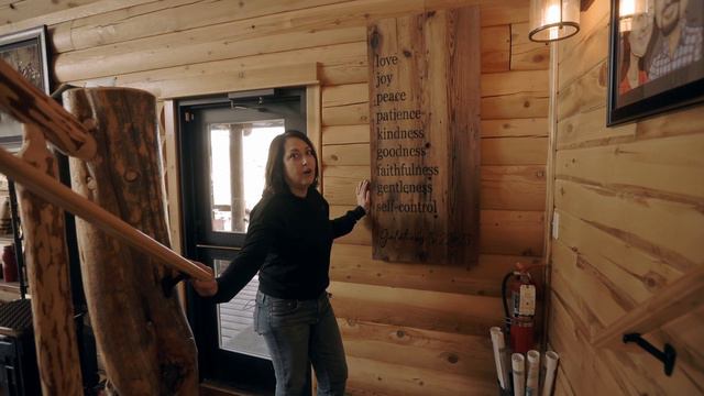 What is Tiny Timbers Resort? - Coffee Bistro Tour смотреть онлайн