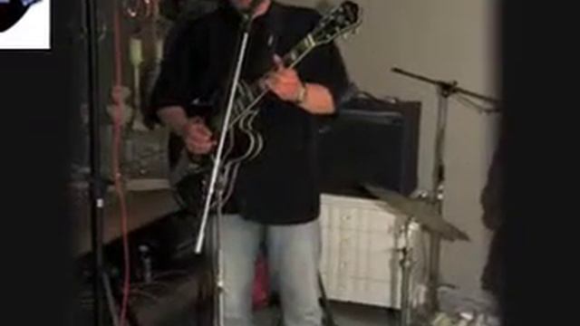 Mr. J plays "Way Back Home" смотреть онлайн