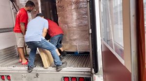 Русские магазины в США. Сожгли машину на наших глазах.