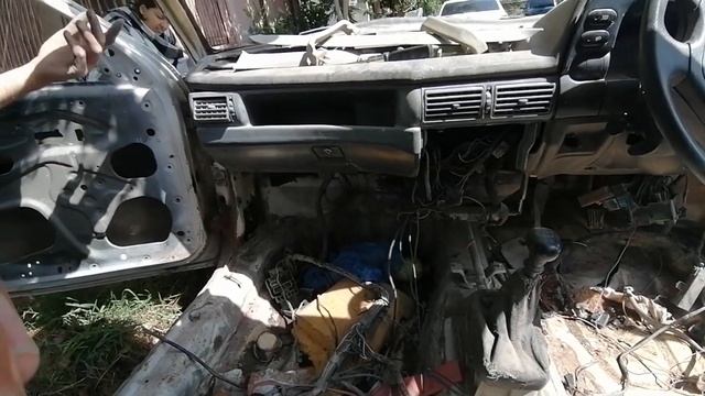 Build Dismantling 31-year-old DAEWOO Car (Daewoo Cielo)