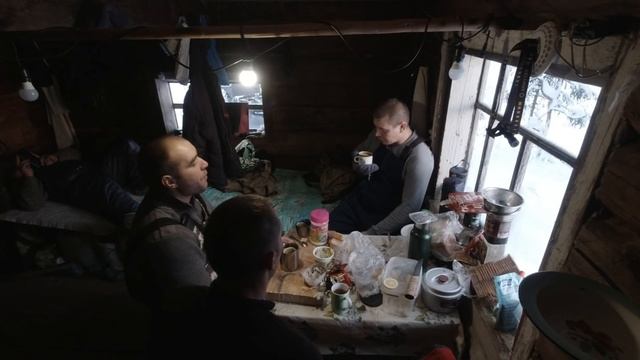 ПРИЕХАЛИ В ИЗБУ / ЖИВЁМ В ТАЙГЕ / РЫБАЛКА В ГЛУХОЗИМЬЕ НА ХАРИУСА / ЗДЕСЬ МЫ САМИ СЕБЕ НАЧАЛЬНИКИ смотреть онлайн