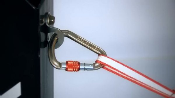 Singing Rock SAFETY CHAIN vs. conventional daisy chain