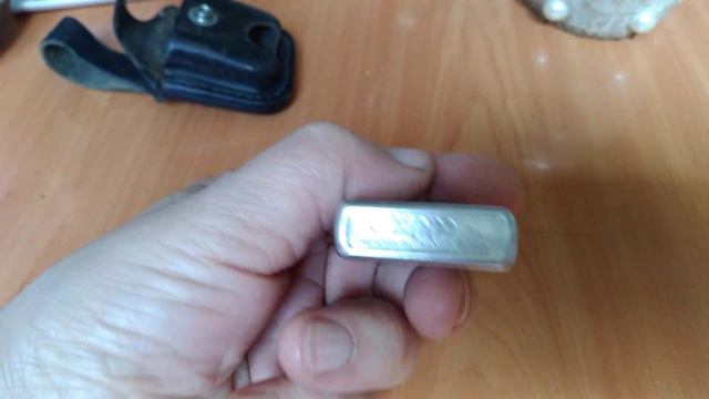 Подарили Zippo сделанную в 2004 году и чехол в предачу. Очень доволен, работает как новая. смотреть онлайн