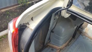 Шевроле кобальт багажнике набирается вода