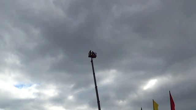 Трюкшоу Падение без страховки с высоты 50 метров смотреть онлайн