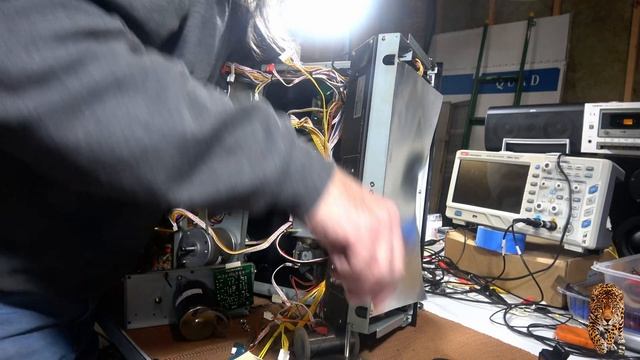 TEAC X-2000M Part 2. Disassembly, for repair смотреть онлайн