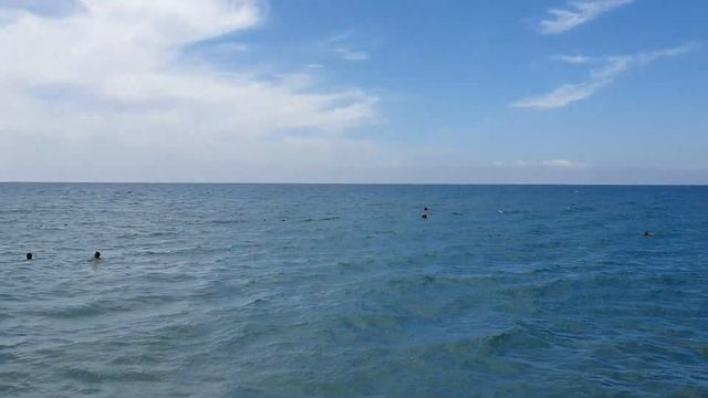 Прогулка по пирсу, море, горизонт, облака и шум ветра смотреть онлайн
