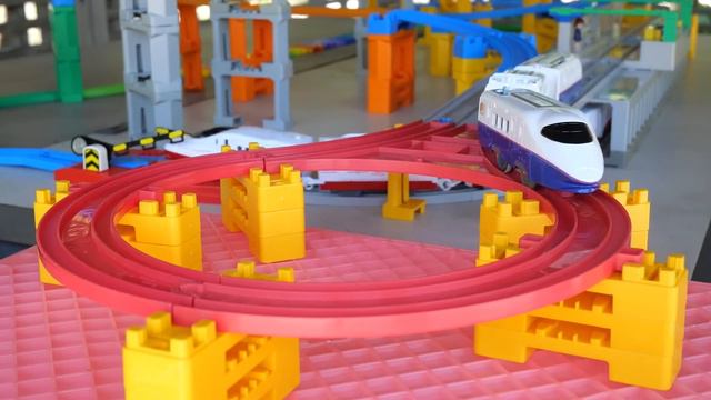 Thomas The Tank Engine & JR Shinkansen ☆Long Tunnel And Underpass Course♪