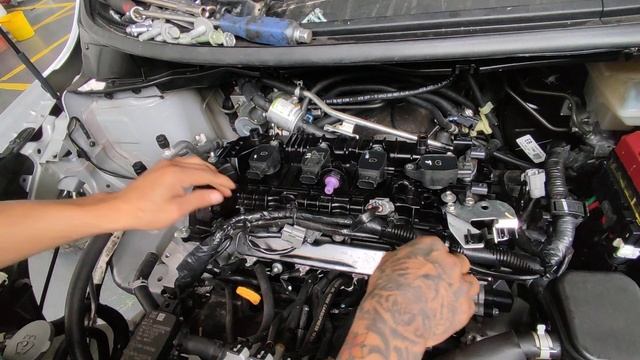 Cambio de cadena de distribución Nissan Versa 2021. Parte 2 смотреть онлайн