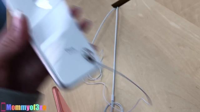 Another BROKEN iPhone | iPhone Shopping Vlog At The Apple Store смотреть онлайн