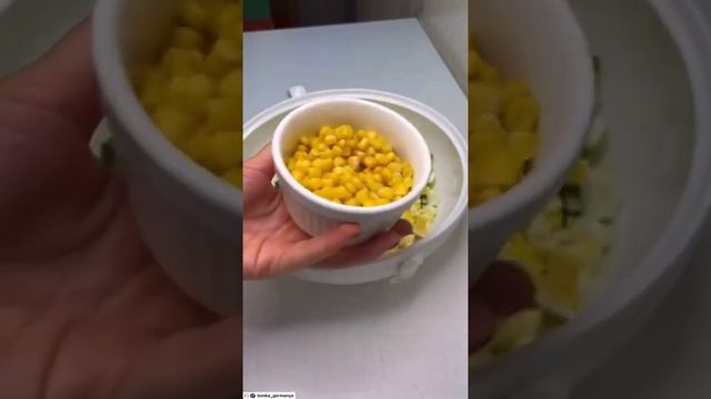 Очень вкусный, сытный и гармоничный салат станет настоящим конкурентом Оливье за праздничным столо