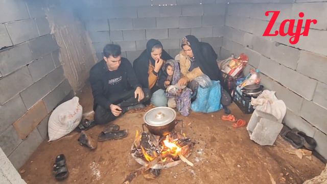 The mother's concern for the lives of her children in the snow was intense🌨😔 смотреть онлайн