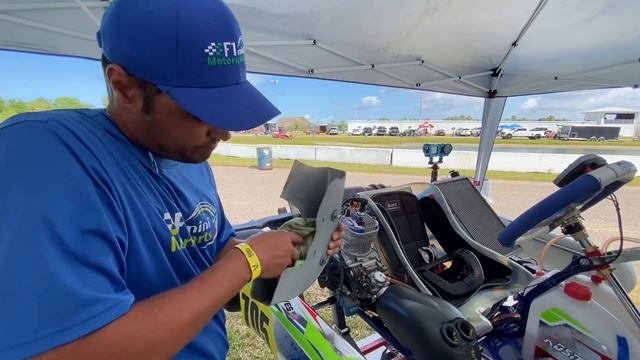 Extend Your Chain Life With AMSOIL Chain Lube! | F1 Mini Motorsports смотреть онлайн