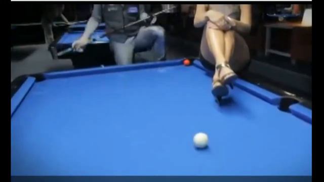 Виртуоз в бильярде.Оболденна красивая игра...
