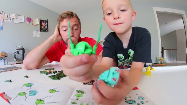 FATHER SON LEGO POKEMON BATTLE! / Pikachu VS Bulbasaur (Mega Construx) смотреть онлайн