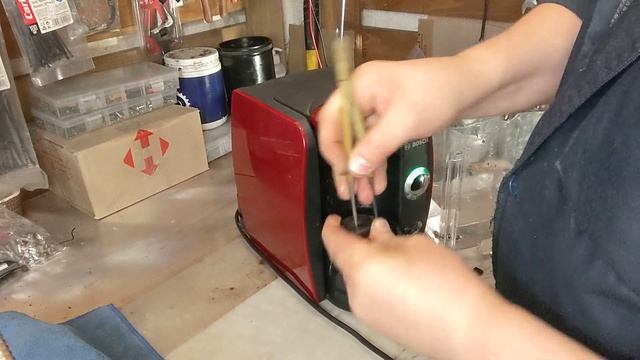 BOSCH. Tassimo TAS4013EE/15. Сигнал индикатора "нет воды в контейнере". смотреть онлайн