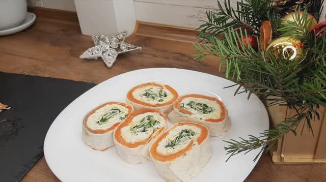Вкусная и быстрая закуска на Рождество! Рецепт новогодней закуски с рыбой! смотреть онлайн