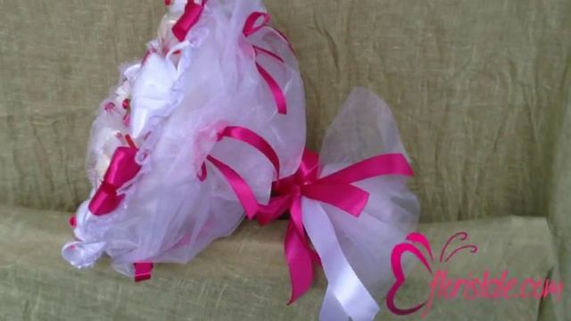 Букет с кошечками Hello Kitty и конфетами Raffaello смотреть онлайн