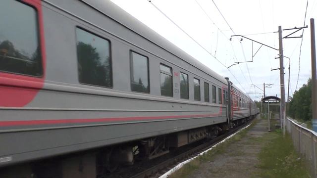 ЭП2К-335 с пассажирским поездом Новороссийск — Приобье и приветливой бригадой пролетает о.п. 1599 к смотреть онлайн