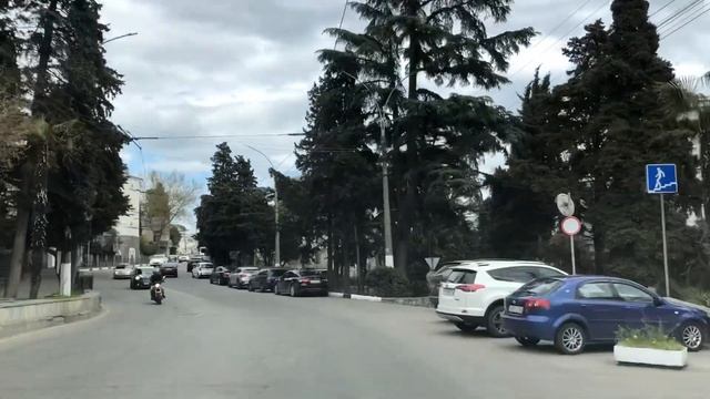 Ялта. По улицам Кирова, Садовой, Карла Маркса до платана. Апрель 2023. Крым. Crimea. Yalta. смотреть онлайн