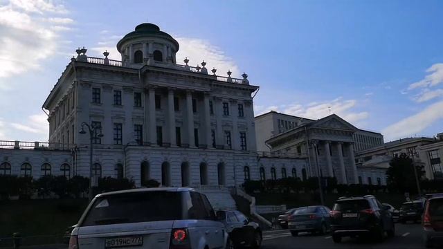 Красивые улицы Москвы и необычные здания. смотреть онлайн