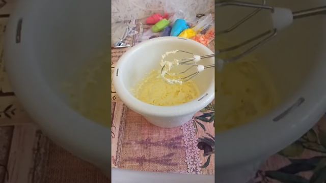 Радужный торт с единорогом, радуга и облака из мастики. Выравнивание торта смотреть онлайн