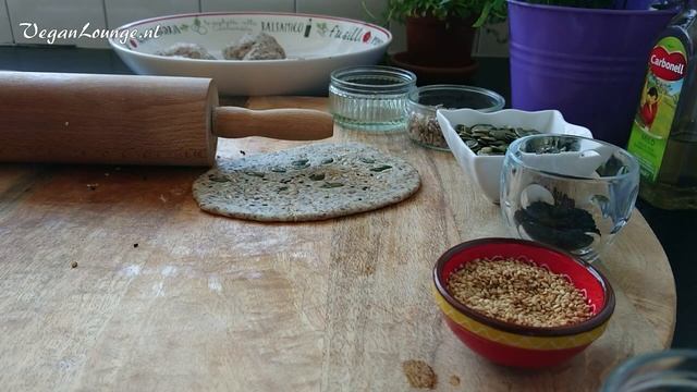 Lijnzaad platte broodjes bakken.? Boordevol omega 3, proteïne en vezels. Voor ontbijt of tussendoor смотреть онлайн