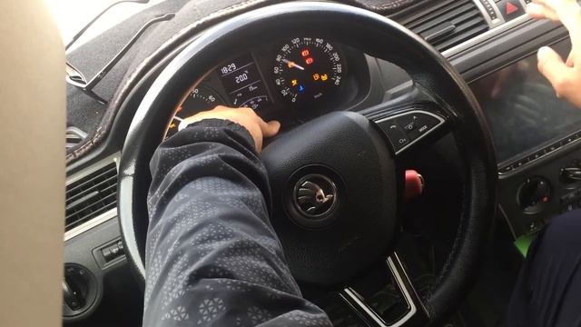 Сброс ТО напоминания об инспекционном сервисе на Skoda Rapid смотреть онлайн