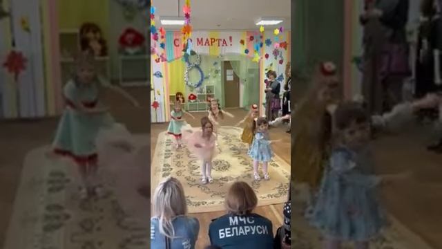 "Раз ладошка, Два ладошка" София и Арина смотреть онлайн