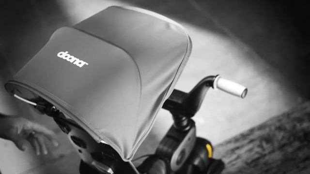 Катание на супер компактном складном детском велосипеде Doona Liki Trike смотреть онлайн