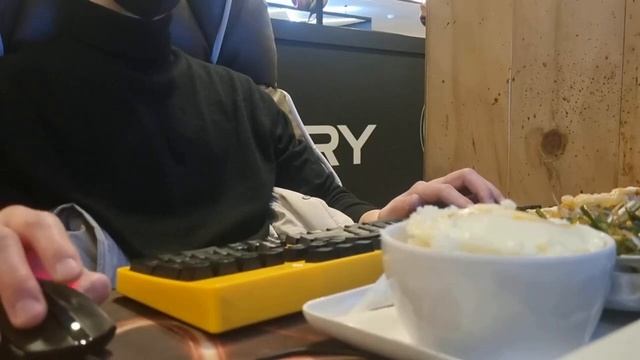 삼결살 구이가 맛있는 피시방 смотреть онлайн