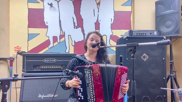 Прикольная песня «УДИВИТЕЛЬНАЯ ИСТОРИЯ» смотреть онлайн